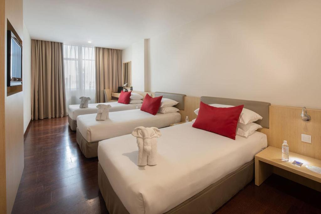 Rocana Hotel Kuantan Bagian luar foto