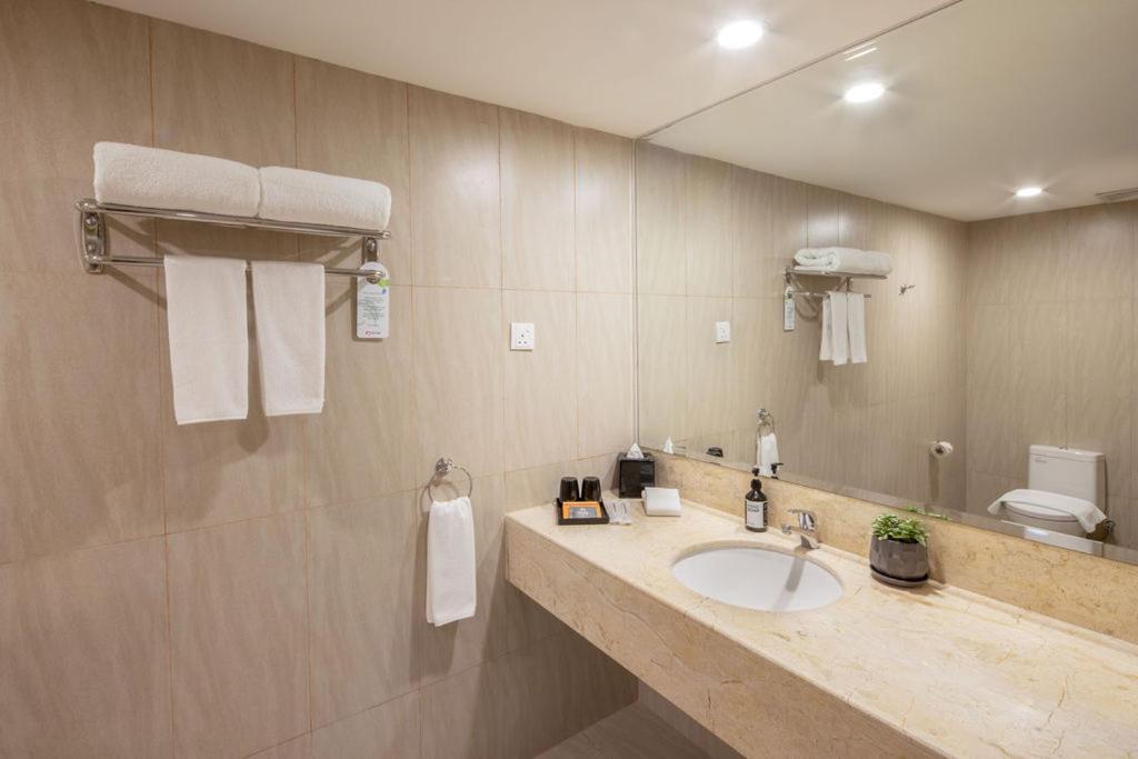 Rocana Hotel Kuantan Bagian luar foto