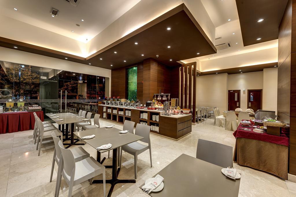 Rocana Hotel Kuantan Bagian luar foto