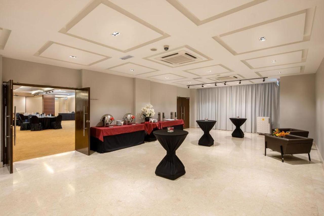 Rocana Hotel Kuantan Bagian luar foto
