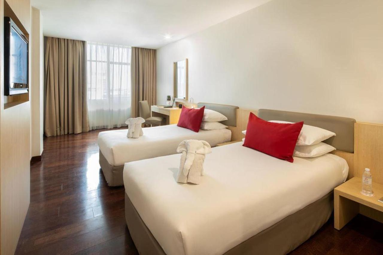 Rocana Hotel Kuantan Bagian luar foto