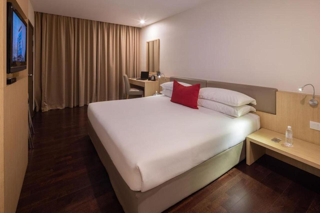 Rocana Hotel Kuantan Bagian luar foto