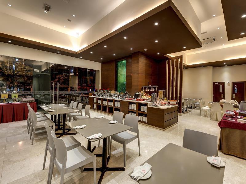 Rocana Hotel Kuantan Bagian luar foto