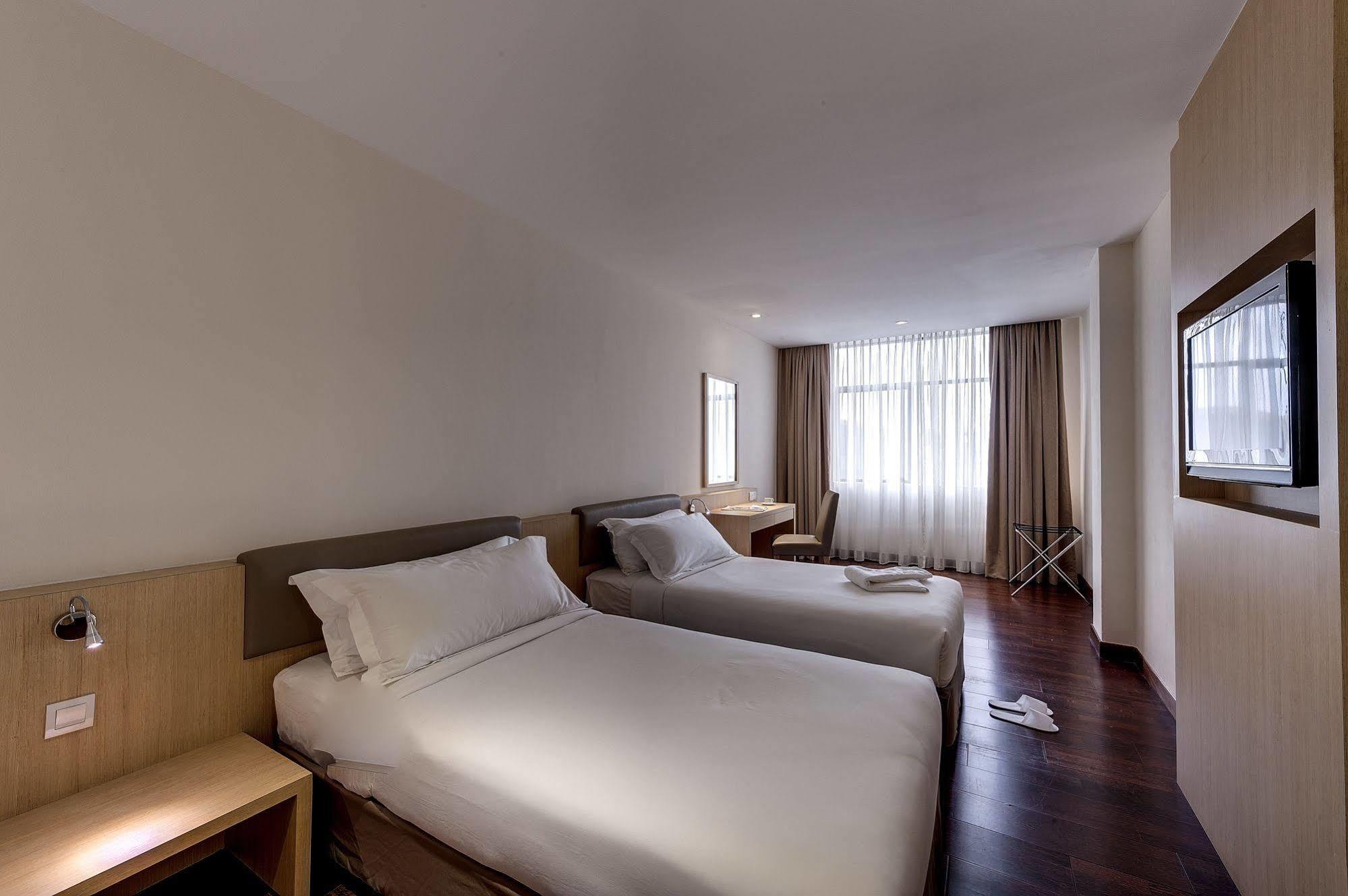 Rocana Hotel Kuantan Bagian luar foto